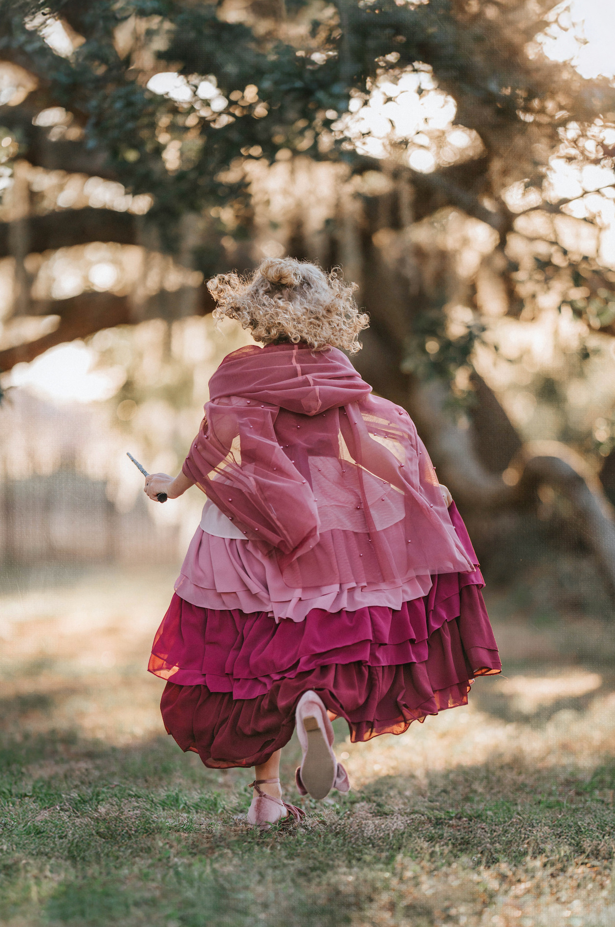 Capa de princesa con detalles de perlas de La Bella Durmiente