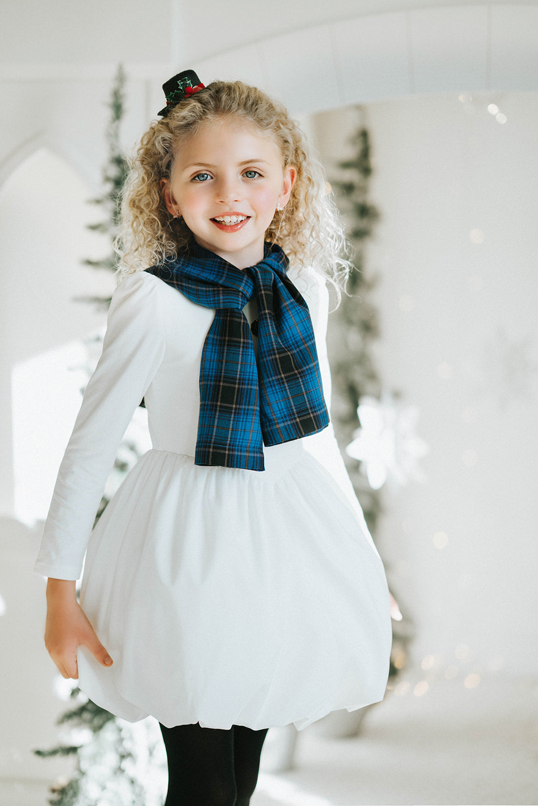 Girls snowman costume outfit with white puff dress, blue tartan scarf, and black bow shoes, styled for winter wonderland portraits or holiday school programs.

Holiday outfit for girls featuring a snowman-style white dress with bubble skirt and festive plaid scarf, ideal for Christmas plays, concerts, or photoshoots.