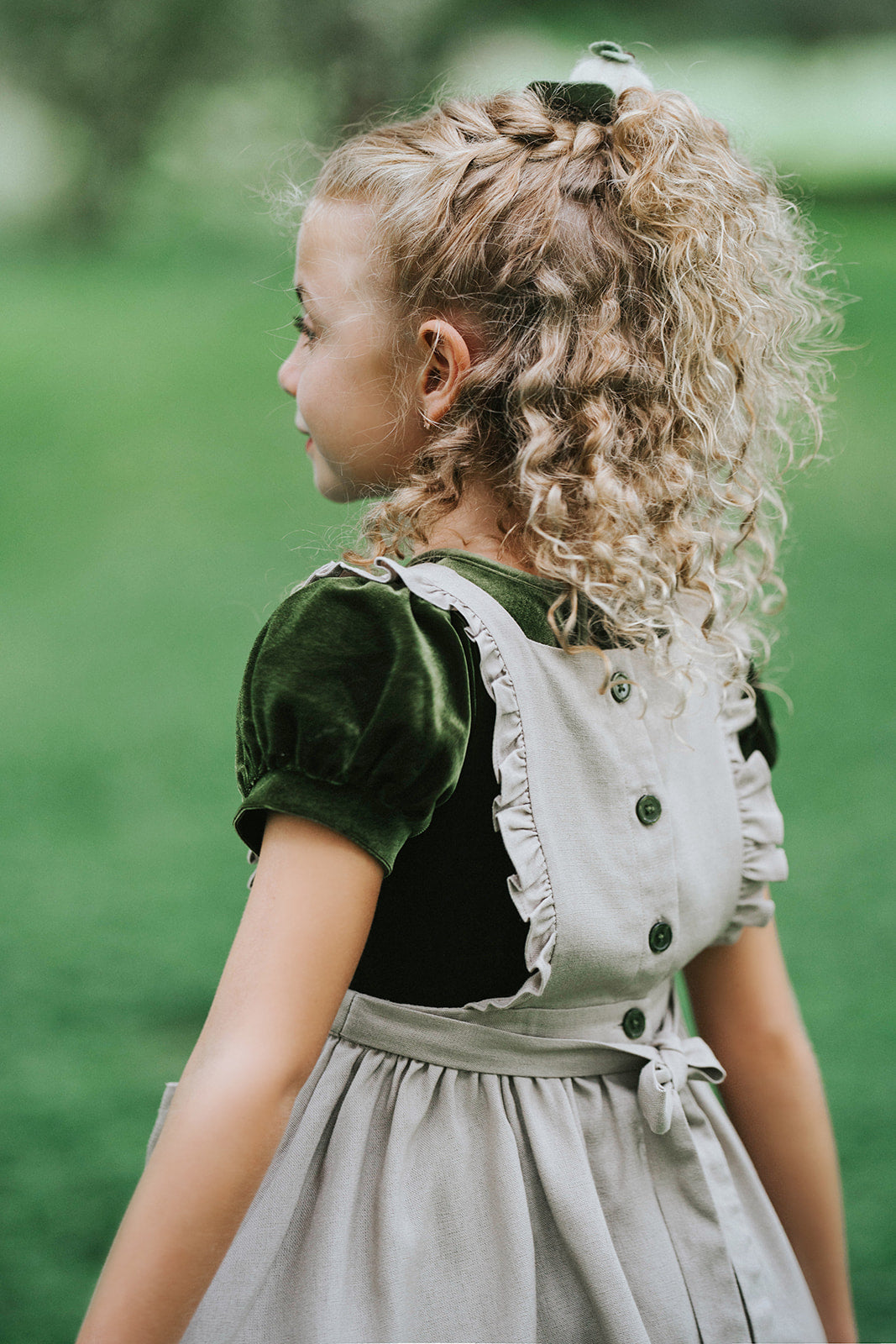 green fairytale dress Forest Style Emerald Beading Tulle Dress, Prom Fairy,Eveni PreppyDress this stunning HARVEST PINAFORE and GREEN VELVET DRESS features a luxurious green velvet base and a soft linen pinafore embroidered with a pale blue pumpkin and vines Fairytale Strapless Mint Green Tull