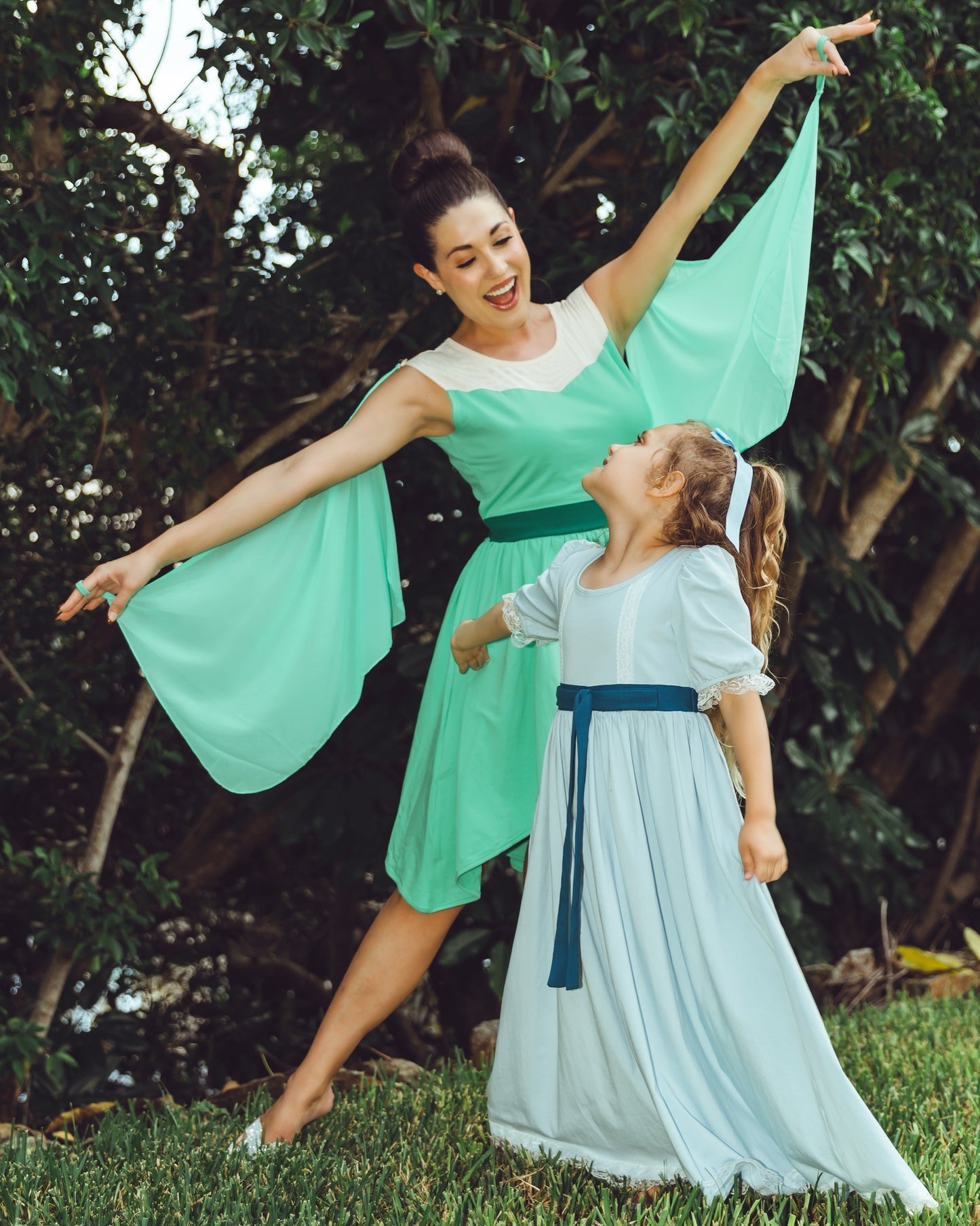 Woman wearing adult Tinkerbell-inspired green fairy dress with flowing winged sleeves, standing outdoors with arms outstretched

Adult green fairy costume dress with white neckline, flowy wing sleeves, and flared skirt, styled in a magical outdoor setting

Green fairy cosplay dress for women featuring chiffon-style wings and fantasy-inspired silhouette, perfect for Tinkerbell look