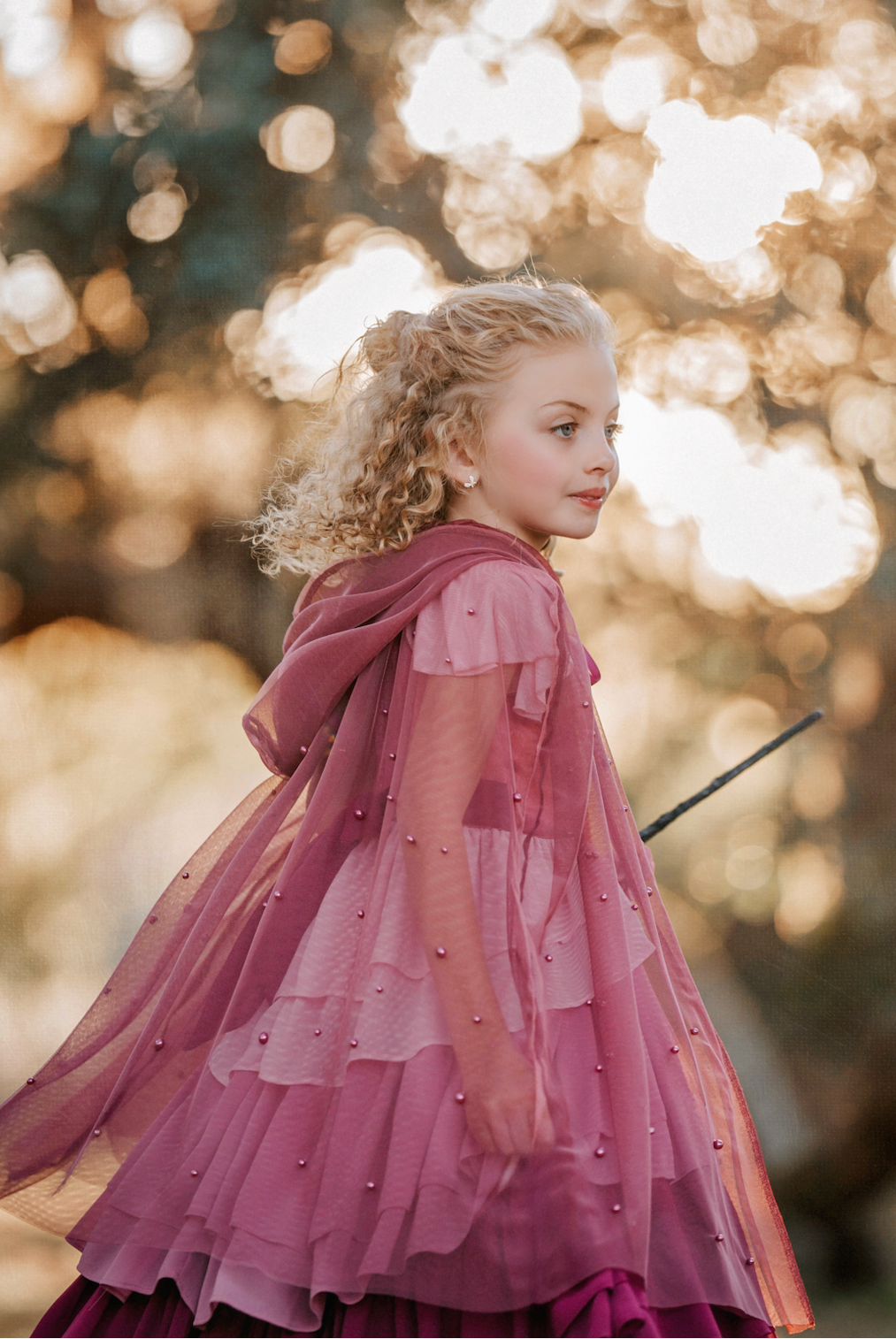 Capa de princesa con detalles de perlas de La Bella Durmiente