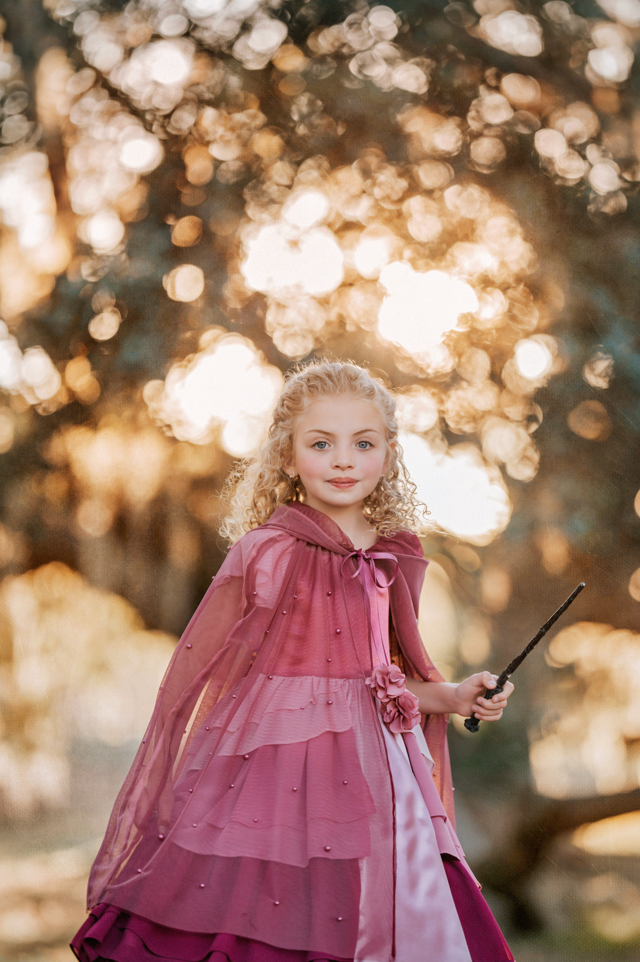 Capa de princesa con detalles de perlas de La Bella Durmiente