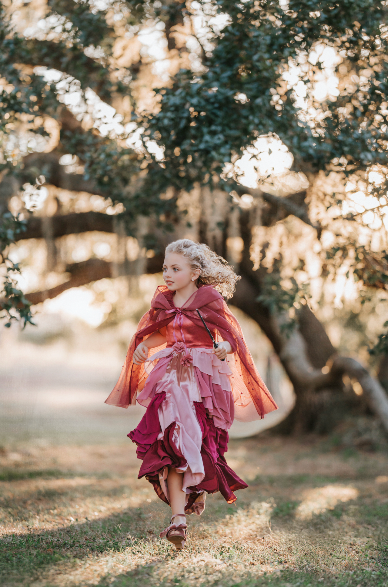 Capa de princesa con detalles de perlas de La Bella Durmiente